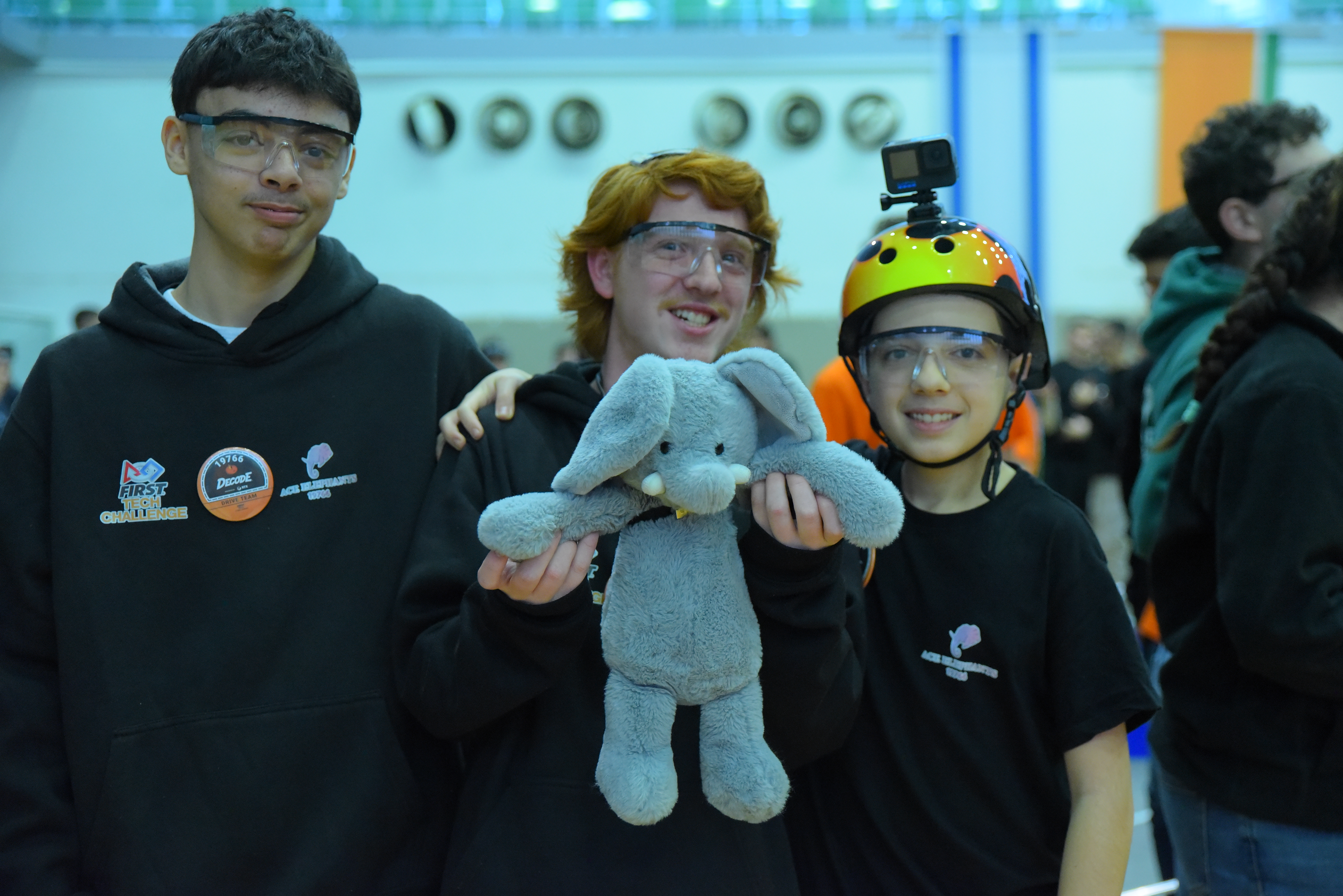 תמונה קבוצתית של Ace Elephants בתחרות